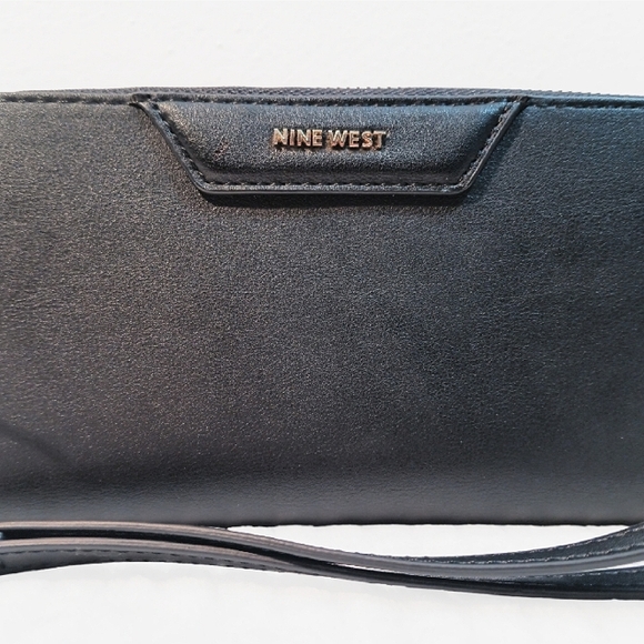 🎁 Nine West Full Size Wallet/Wristlet. Black with Gold Hardware. NWT - Picture 3 of 9